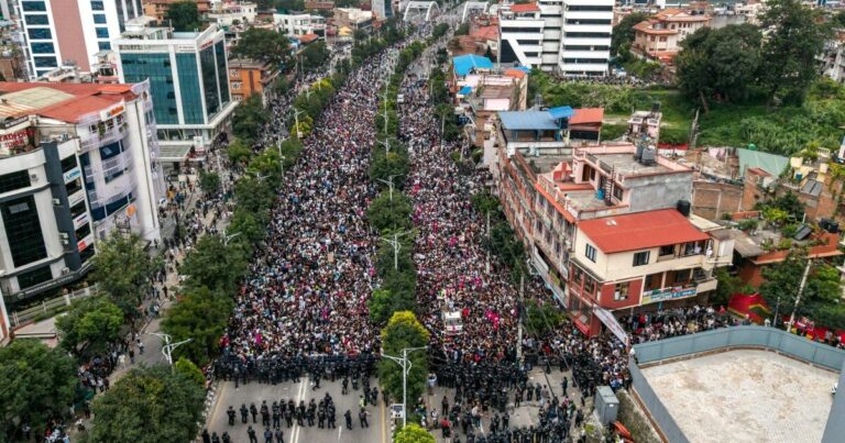 كيف أثار الجيل Z احتجاجات عالمية وأطاح بالحكومات