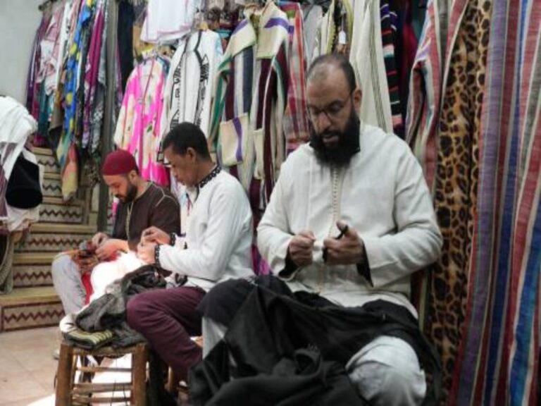 القفطان المغربي يجد اسمه في قائمة التراث الثقافي غير المادي لليونسكو القفطان المغربي يجد اسمه في قائمة التراث الثقافي غير المادي لليونسكو