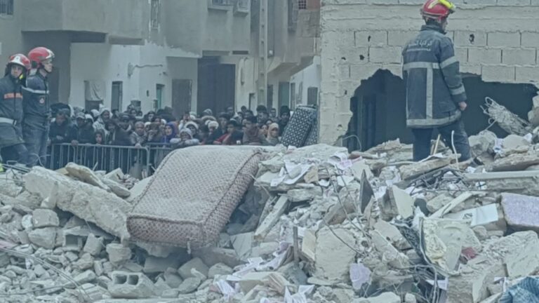 انهيار مبنيين أسفر عن مقتل 22 شخصًا على الأقل في مدينة فاس السياحية المغربية، بينما يظهر مقطع فيديو رعب البحث المحموم عن ناجين انهيار مبنيين أسفر عن مقتل 22 شخصًا على الأقل في مدينة فاس السياحية المغربية، بينما يظهر مقطع فيديو رعب البحث المحموم عن ناجين