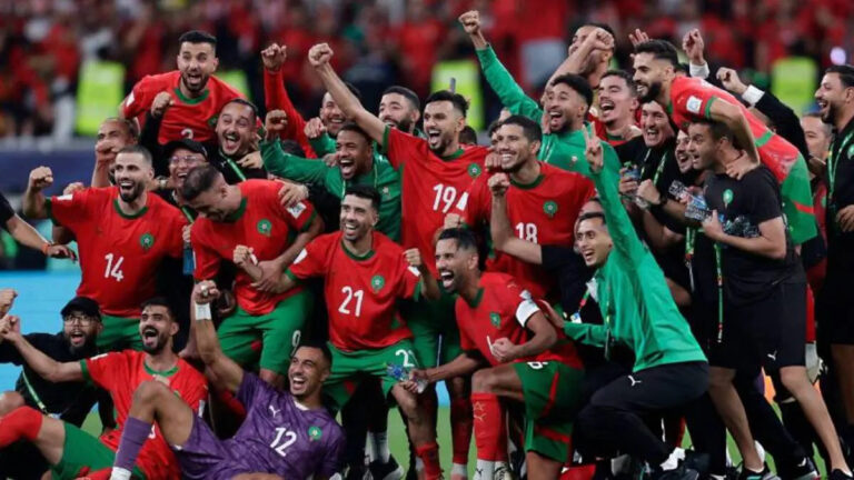 (شاهد) أسود الأطلس يواصل هيمنته في قطر: المغرب يفوز على الإمارات 3-0 ليبلغ نهائي كأس العرب (شاهد) أسود الأطلس يواصل هيمنته في قطر: المغرب يفوز على الإمارات 3-0 ليبلغ نهائي كأس العرب