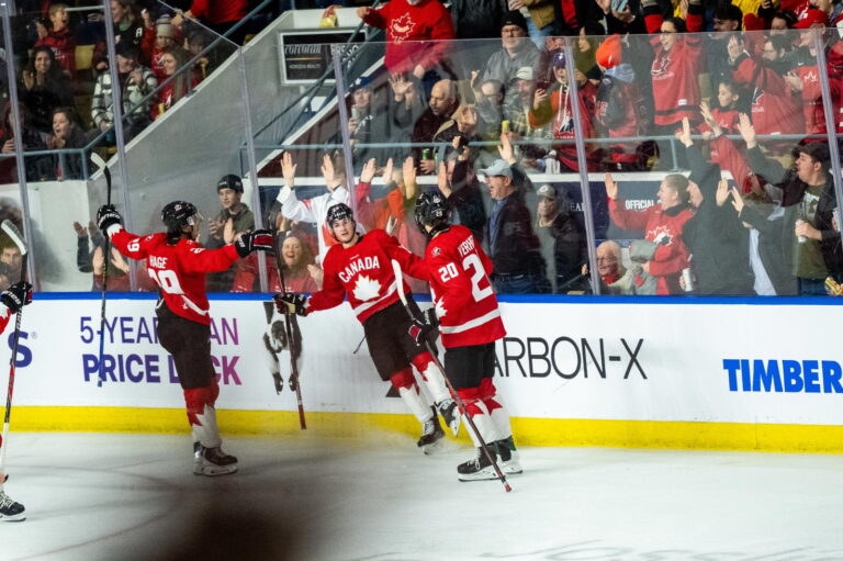 كندا تنتقم من تشيكيا لتنهي اليوم المثير الأول