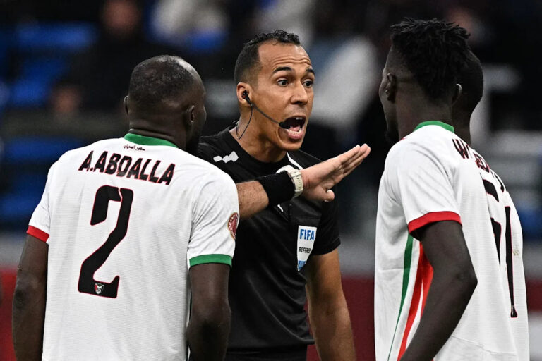 😱 دراما في كأس إفريقيا، تبديل الحكم بعد طلب المغرب