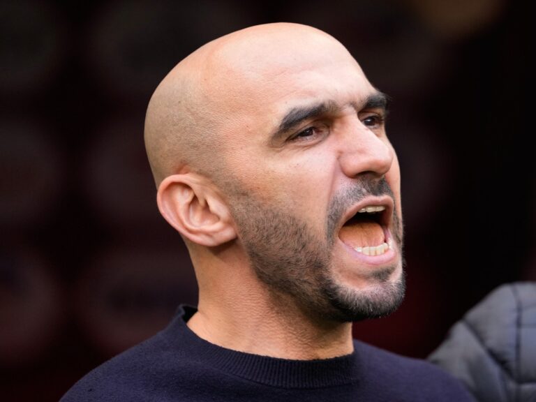 مدرب المغرب يرفض بغضب تحيز حكم كأس الأمم الأفريقية مع اقتراب نصف نهائي نيجيريا | أخبار كأس الأمم الأفريقية