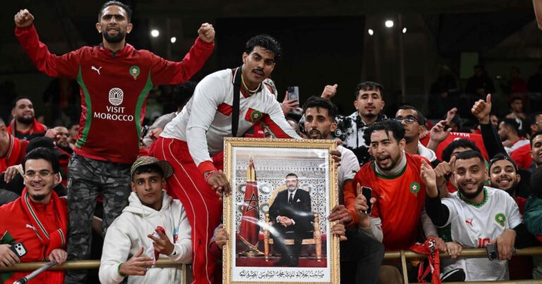 من الماروكوين إلى الرجاوي الفلسطيني: أغاني الجماهير المغربية تحولت إلى أناشيد كأس الأمم الأفريقية 2025 من الماروكوين إلى الرجاوي الفلسطيني: أغاني الجماهير المغربية تحولت إلى أناشيد كأس الأمم الأفريقية 2025