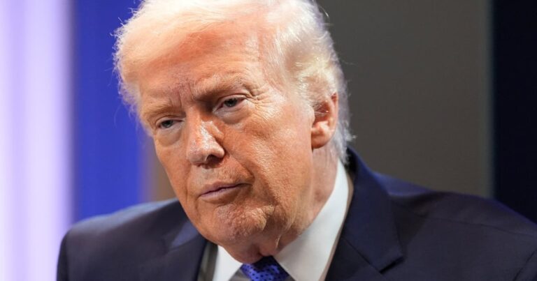 ترامب يعلن زيادة معدل الرسوم الجمركية الأمريكية العالمية: 10 إلى 15% ترامب يعلن زيادة معدل الرسوم الجمركية الأمريكية العالمية: 10 إلى 15%