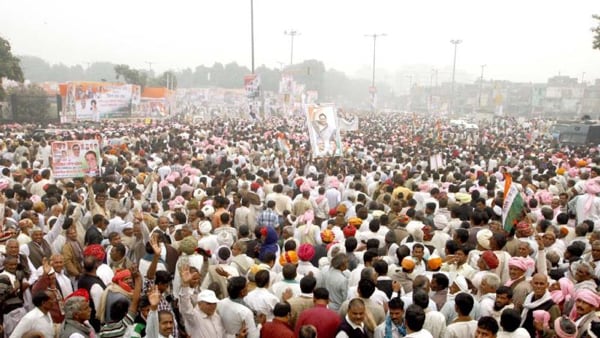 الناشطون المغاربة يحثون على إجراء محادثات بشأن الملكية مع اتساع نطاق الدعم للاحتجاجات الناشطون المغاربة يحثون على إجراء محادثات بشأن الملكية مع اتساع نطاق الدعم للاحتجاجات