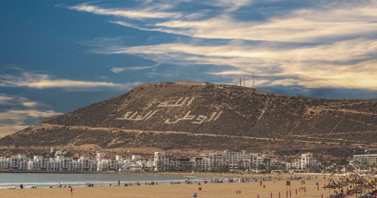 قامت وزارة الخارجية البريطانية بتحديث نصائح السفر إلى المغرب بسبب الظروف الجوية القاسية